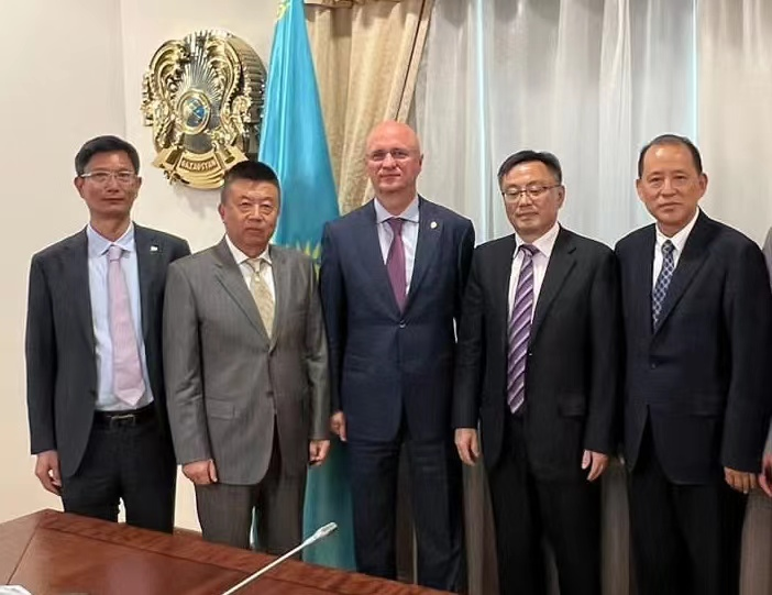 哈萨克斯坦第一副总理会见中海协代表团