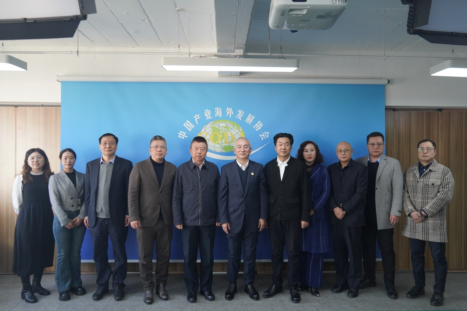 He Zhenwei met with Liu Jian , Secretary General of Beijing Traditional Culture Protection Development Foundation