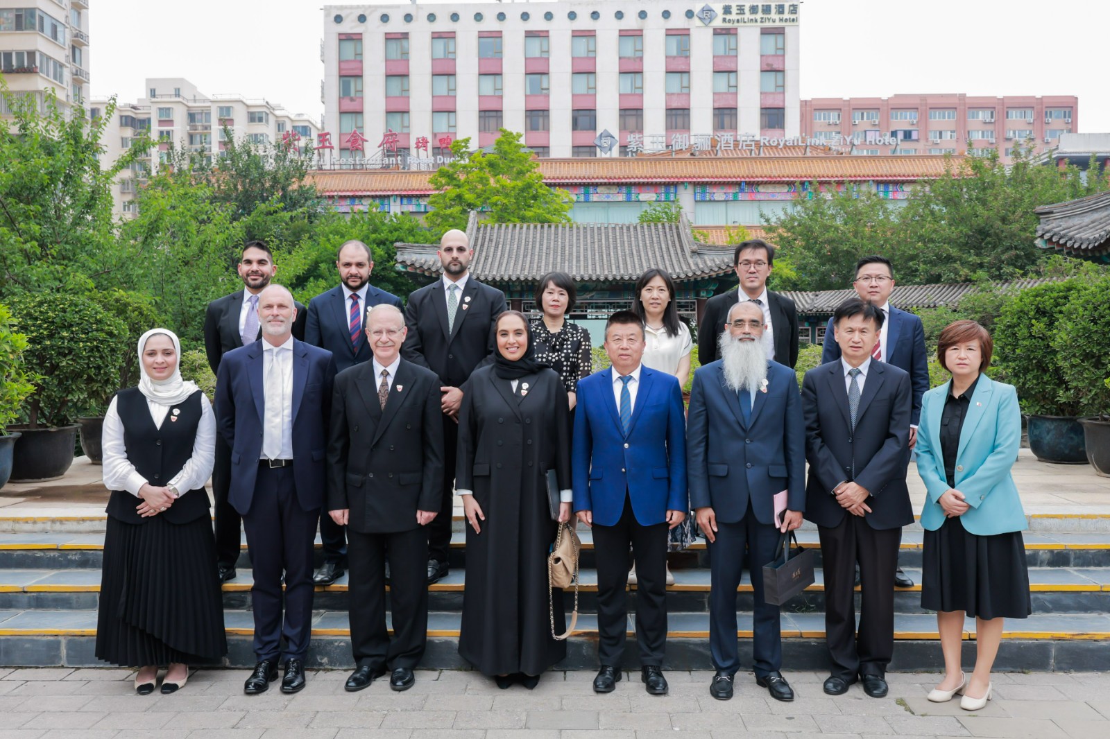 Mr. He Zhenwei Meets with the Minister of Bahrain Housing and Urban Planning