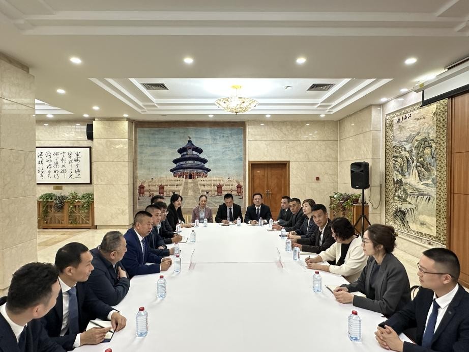 中海协代表团一行拜访中国驻阿塞拜疆大使馆