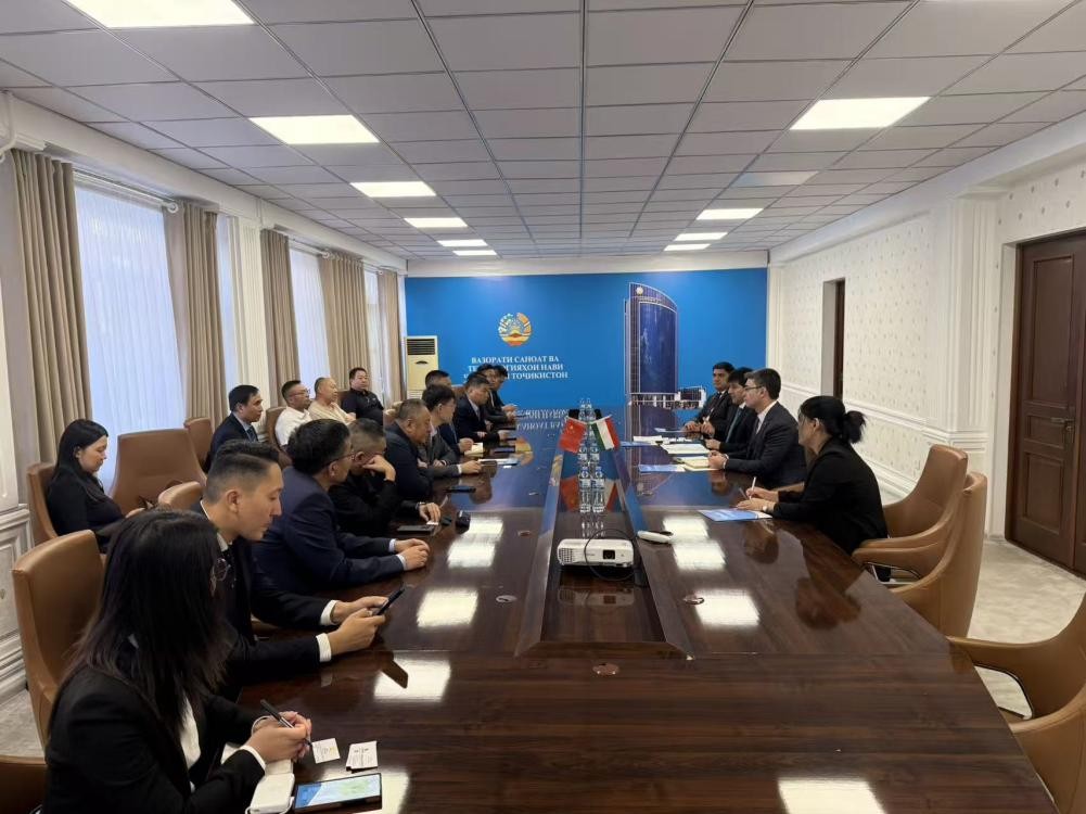 和振伟会长率团到访塔吉克斯坦工业和新技术部