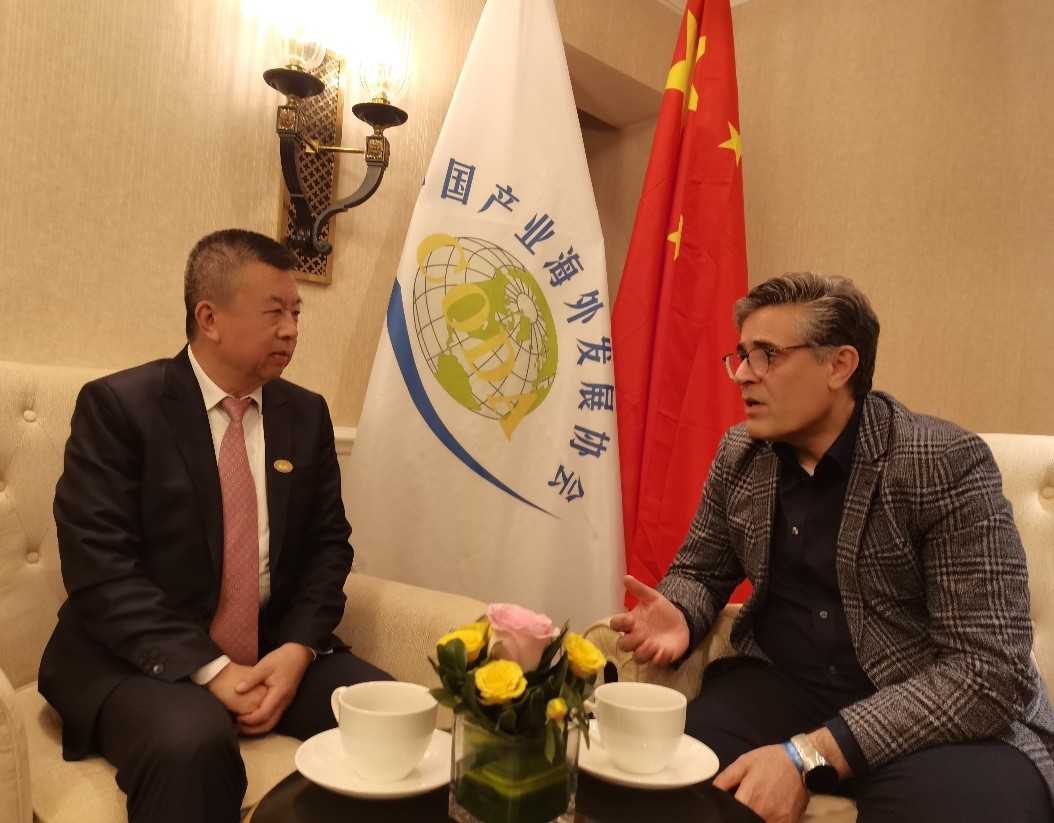 和振伟与巴基斯坦、波黑驻华大使举行会谈