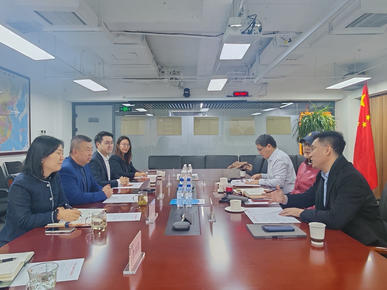 和振伟同国家发展改革委国际合作中心项目负责人会谈