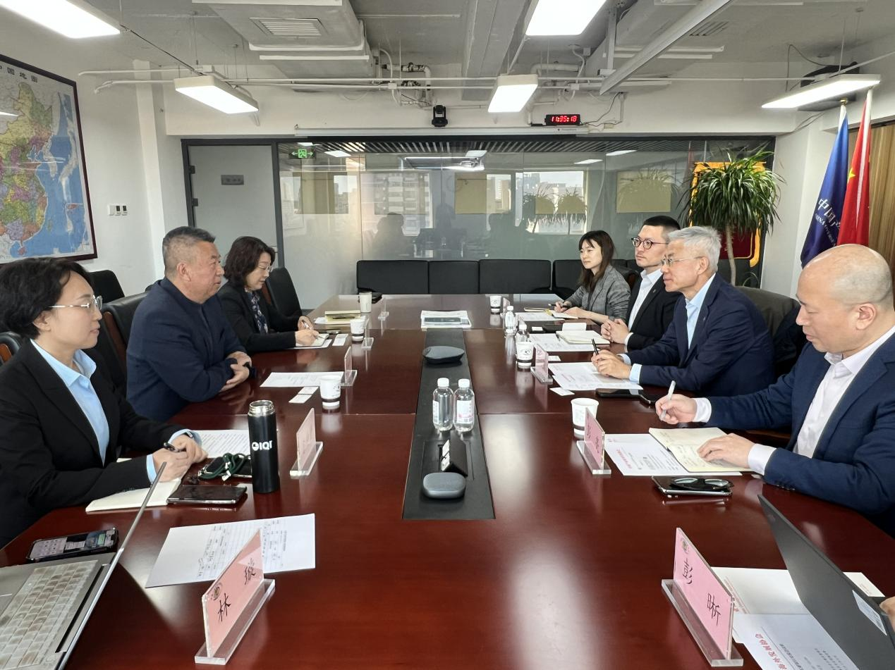 和振伟会见东亚银行有关代表