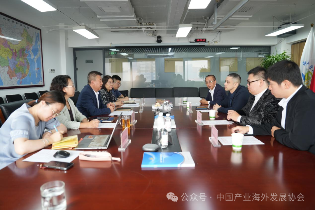和振伟与印尼代表团座谈交流