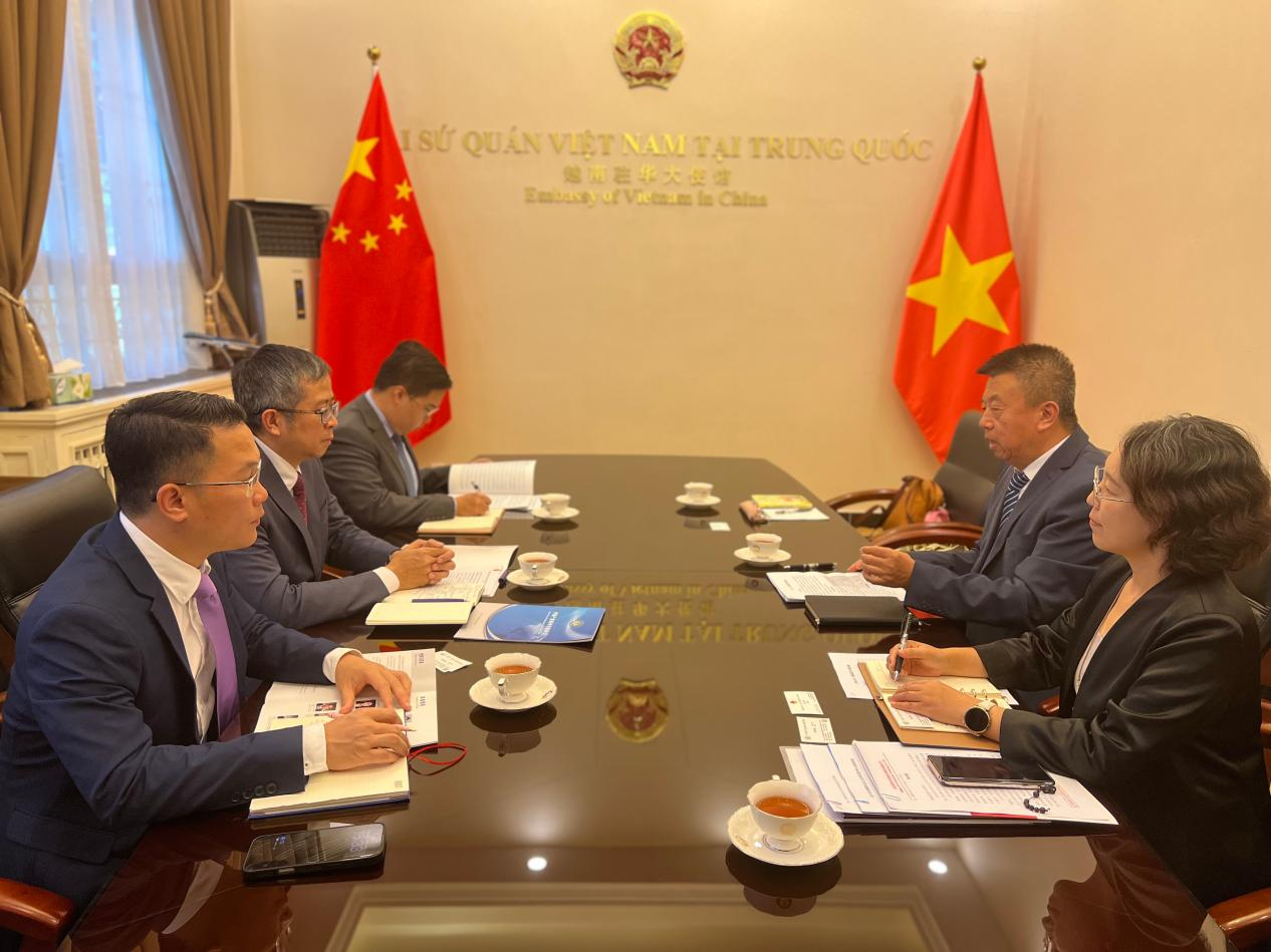 和振伟与越南驻华大使举行会谈